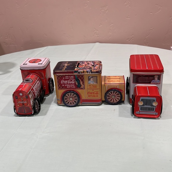 Three Coca-Cola Tins - Picture 6 of 7